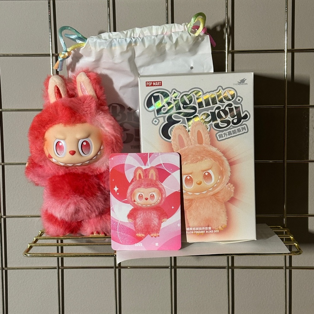 Love - Pop Mart Labubu Big into Energy BIE